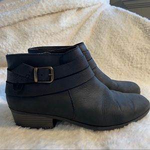 Clark Leather Low Heel Ankle Booties Size 9